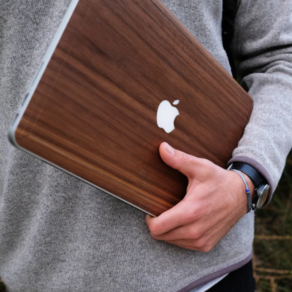 Woodern Co.	 - Walnut MacBook Pro Cover