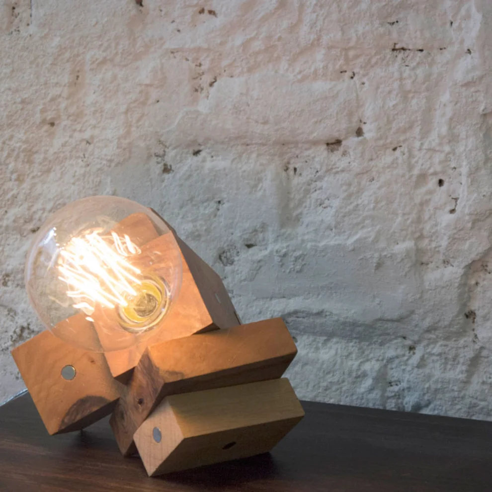 Laboratuvar Studio - Magnet Table Lamp