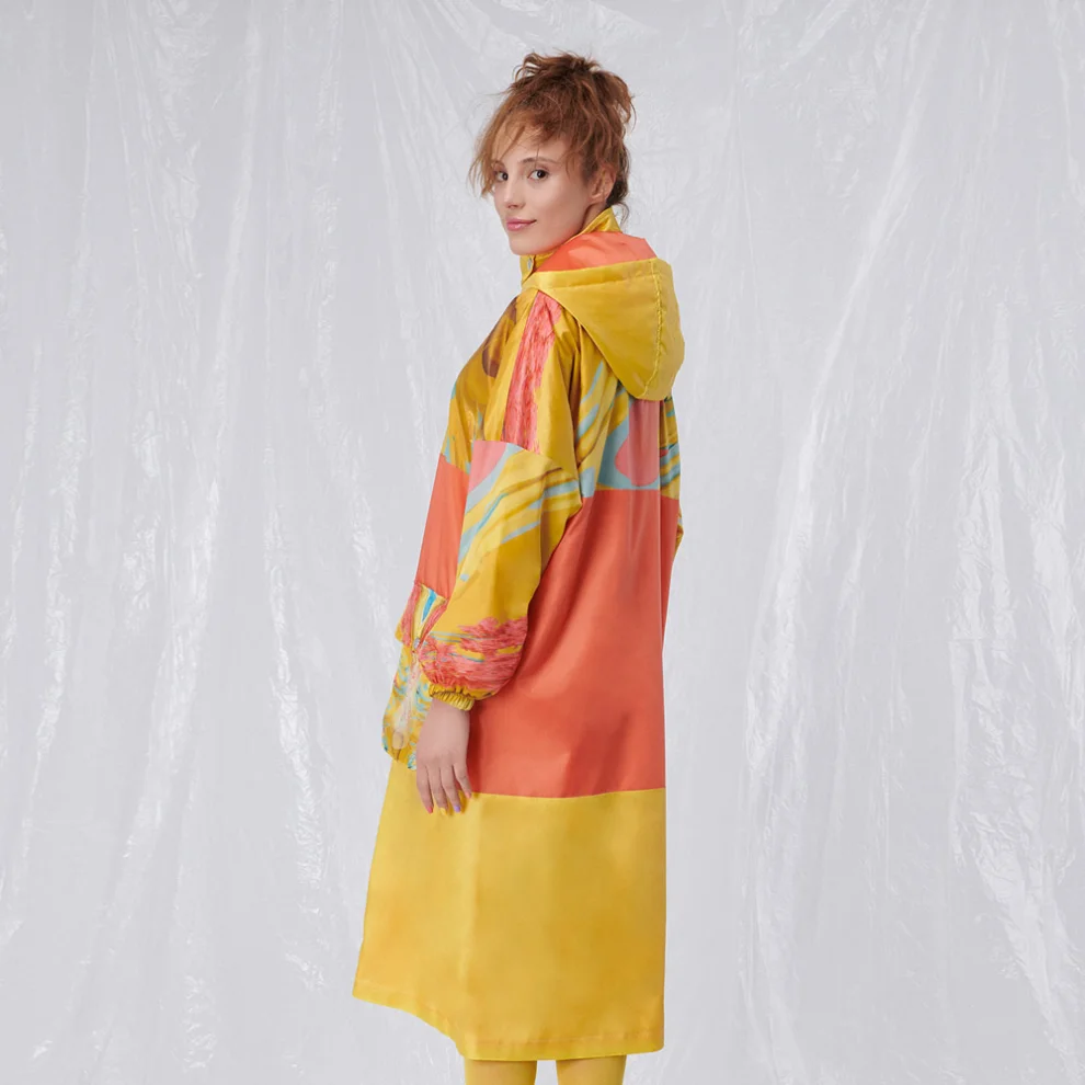 Balbang - Rainbow Raincoat Look 02