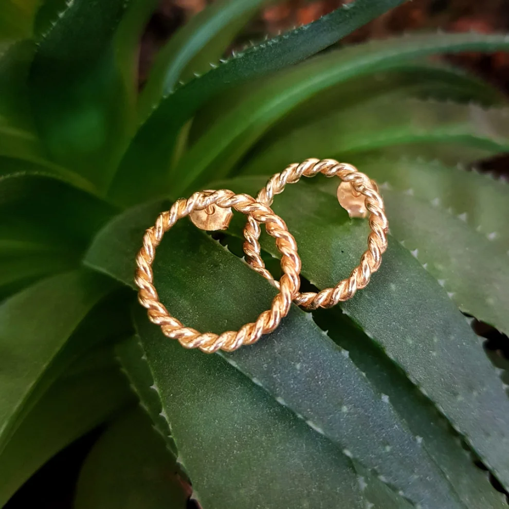 Wish-NU Design&Jewellery - Circle Twist Küpe