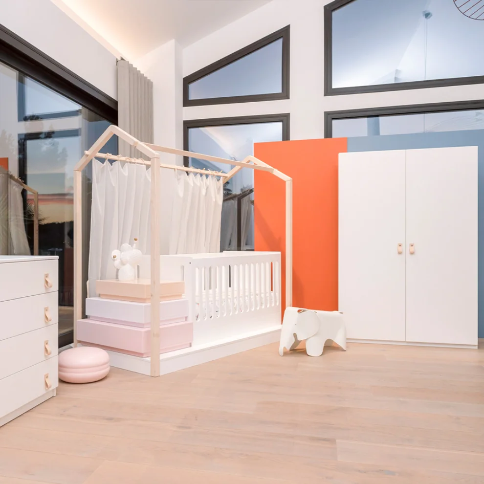 Lil'Gaea - Casa E Crib + Natural Fox Drawers