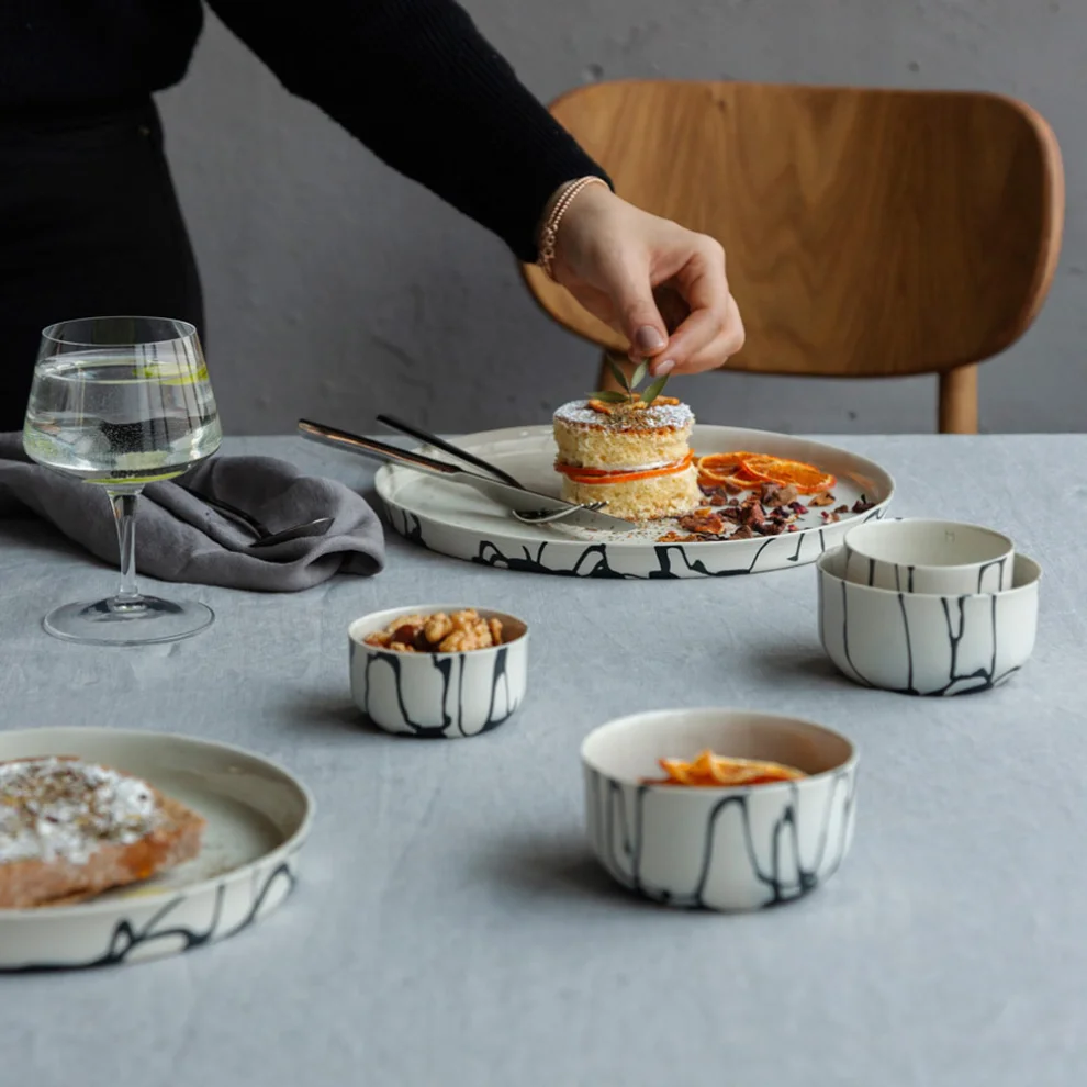 Masuma Ceramics - Noir Yemek Tabağı