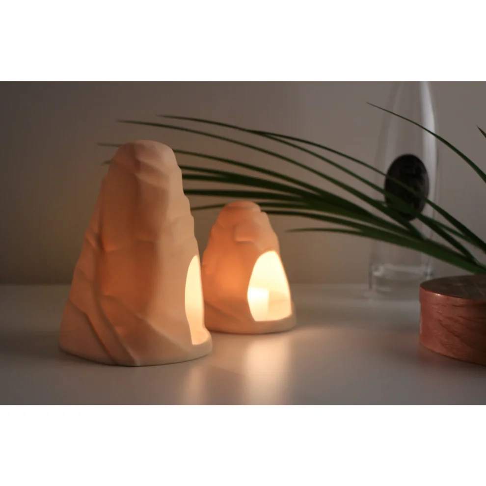 Maiizen	 - Cave Candle Holder