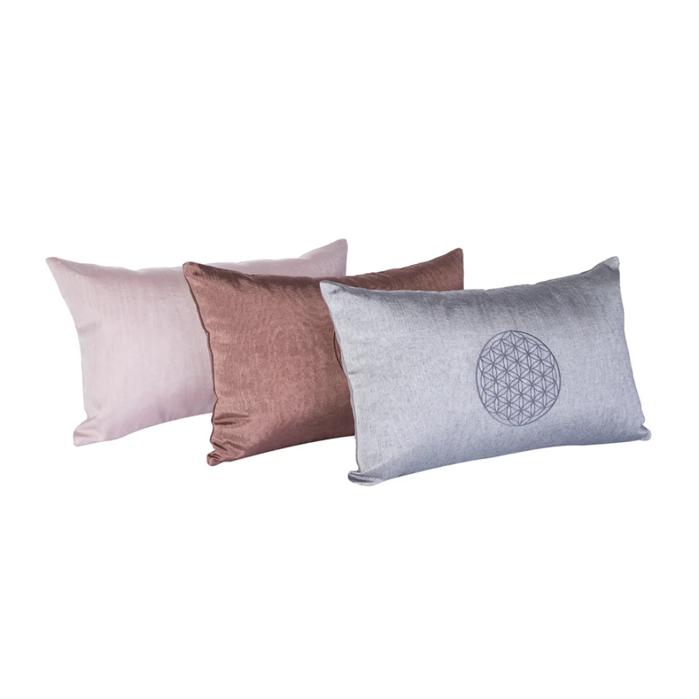 Bohemtolia - Kutnu Silk Pillow with Embroidery Flower of Life