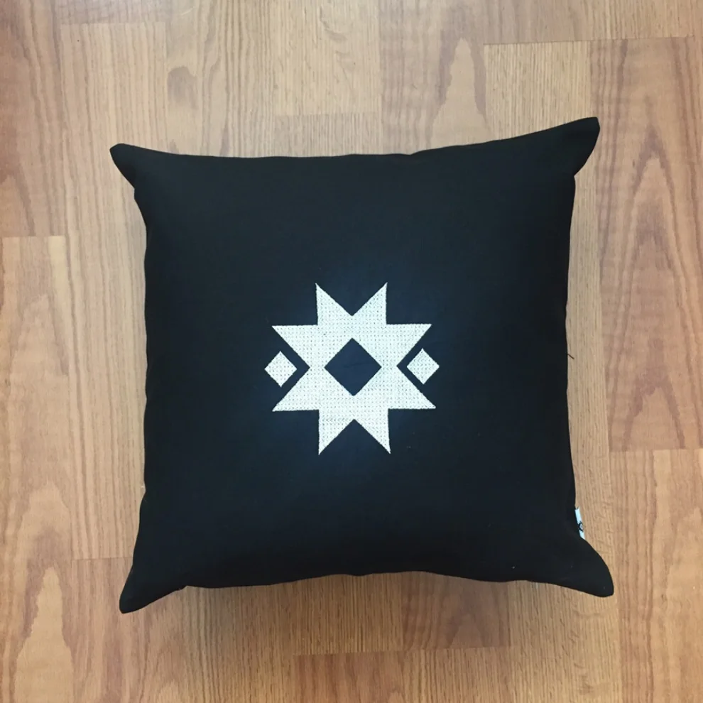Bohemtolia - Pillow with Star