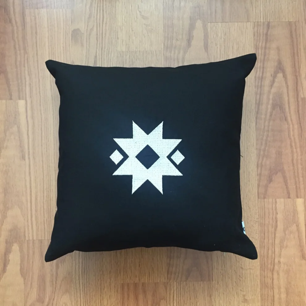 Bohemtolia - Pillow with Star