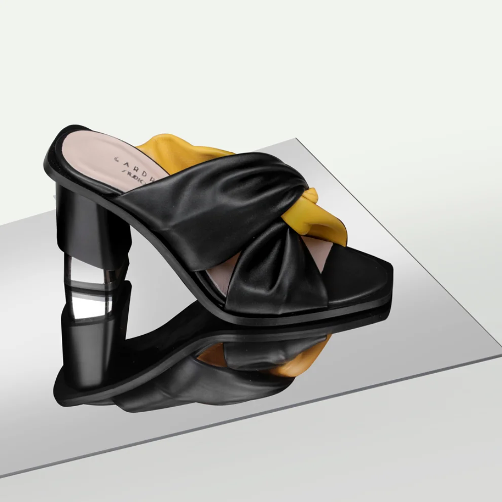 Gardrop Studio 900 - Bicolor Knotted Heel Sandals