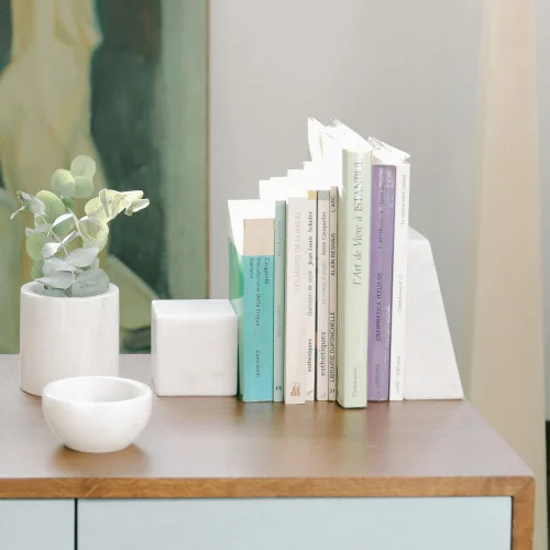 Minval - Hold Marble Bookend