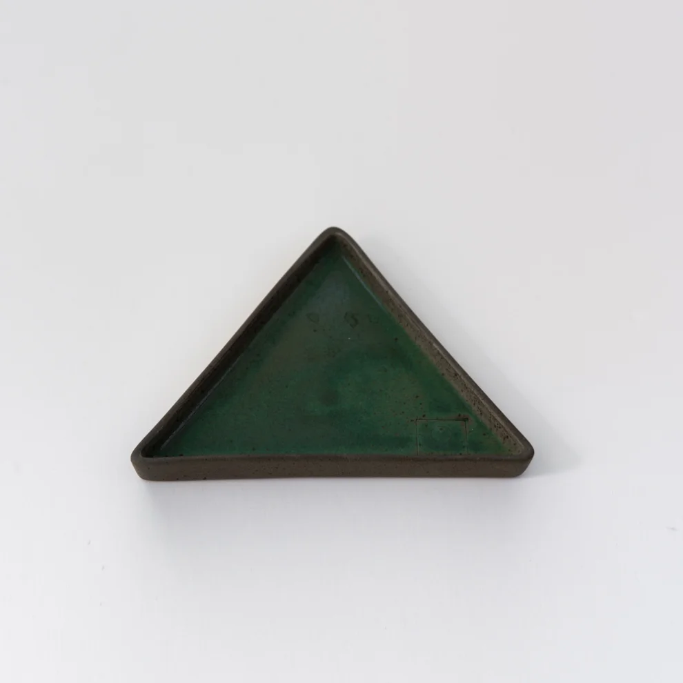 Hiç Ceramics - Medium Triangle Plate