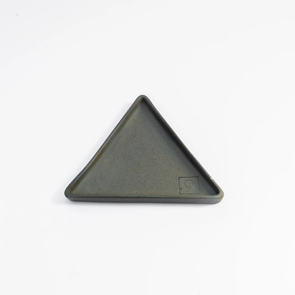 Hiç Ceramics - Medium Triangle Plate