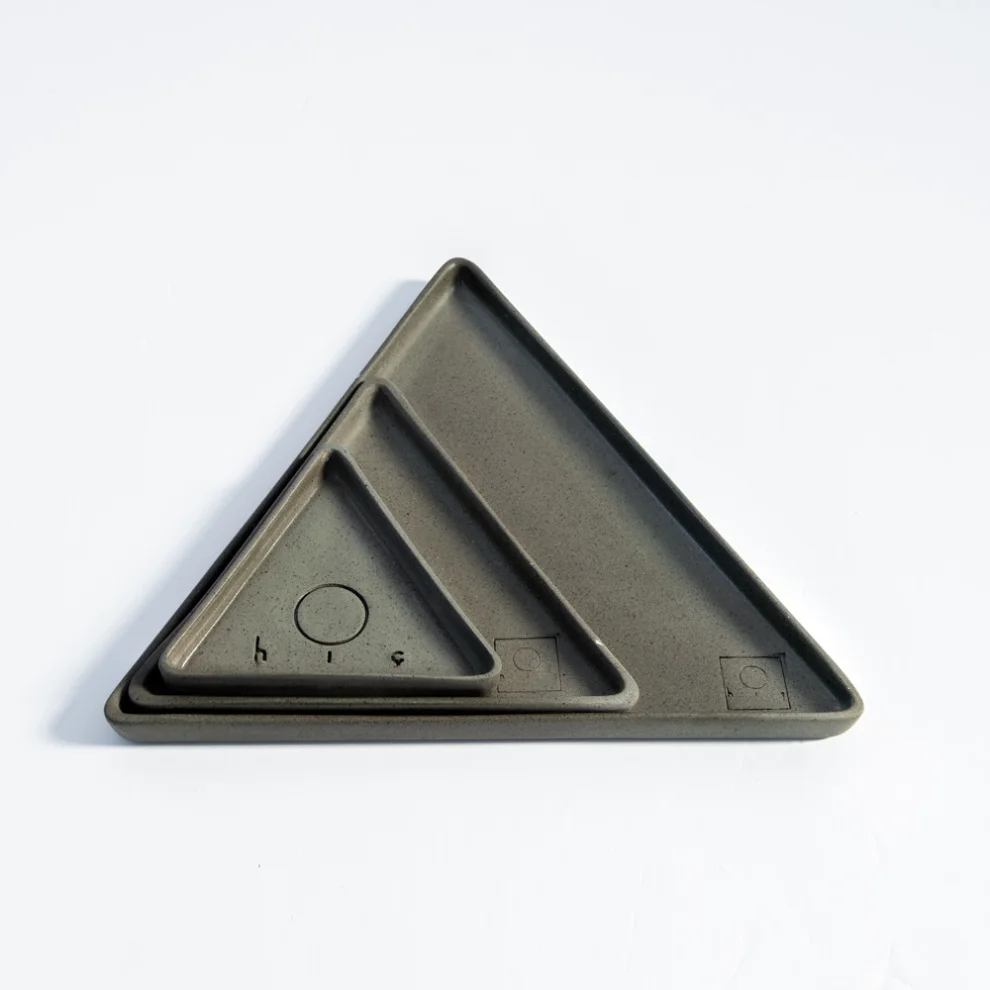 Hiç Ceramics - Medium Triangle Plate