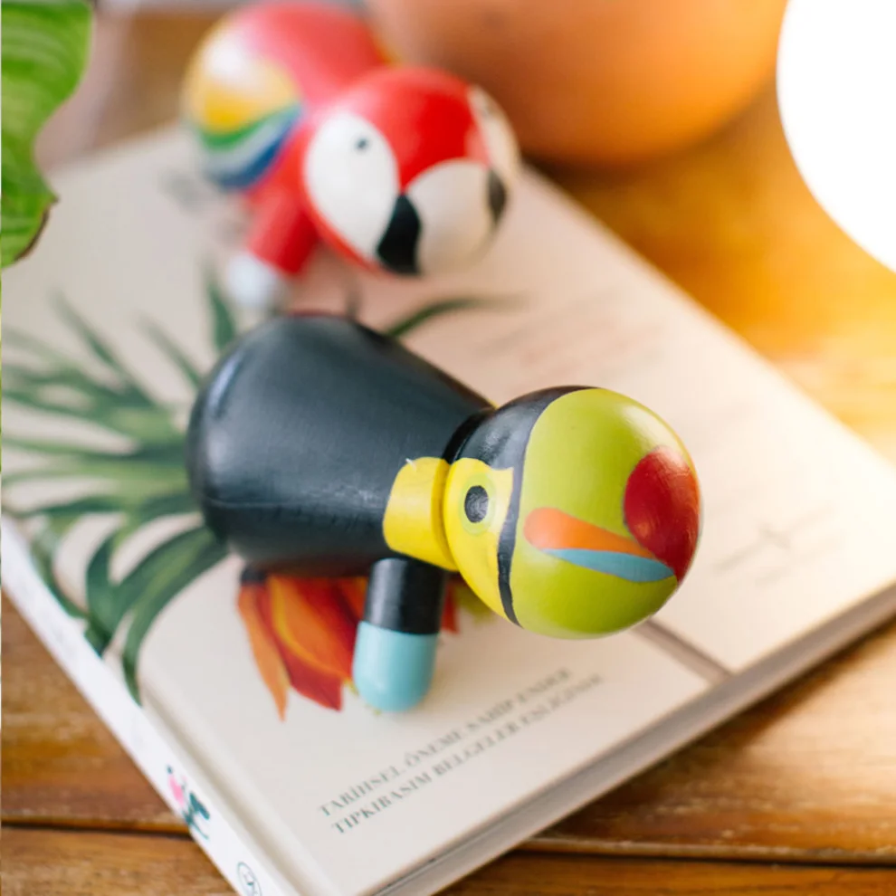 studiotimtim - Beaky Statuette Rainbow Toucan