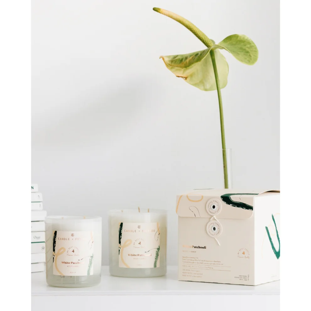 Candle and Friends - No.4 White Patchouli Üç Fitilli Cam Mum