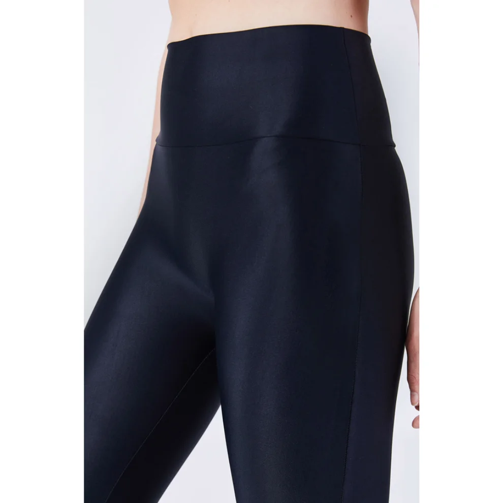 Hera High-Waisted Leggings - Navy | Workout Leggings Women | SQUATWOLF