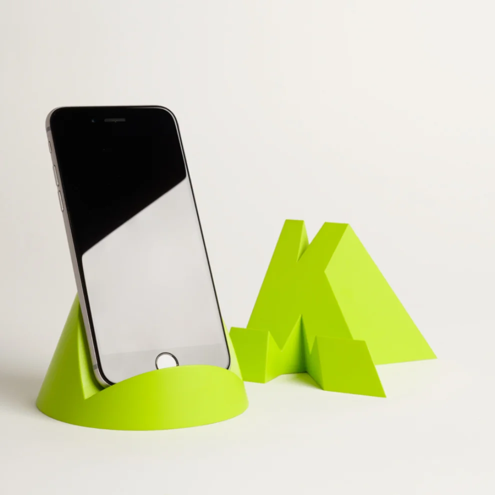 Kazoo - A Letter Phone Stand