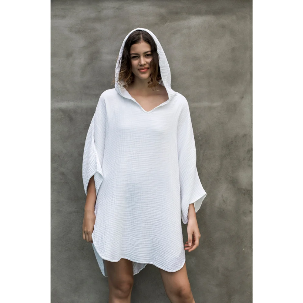 DesignDEM - Koza Adult Poncho One Size White | hipicon