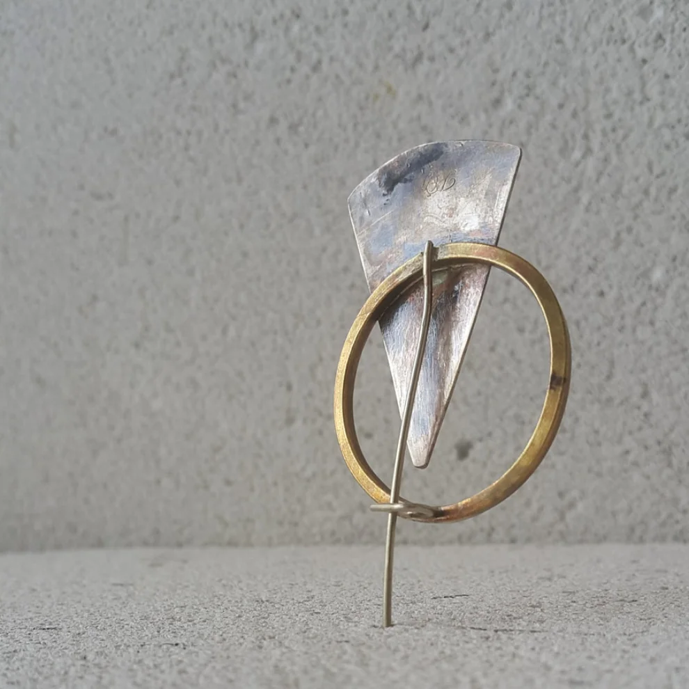 POJWoman by Pelin Özerson - Triangle Brooch