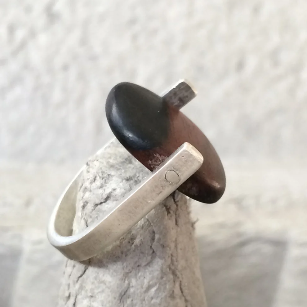 POJWoman by Pelin Özerson - Simple and Neat Abanoz Ring