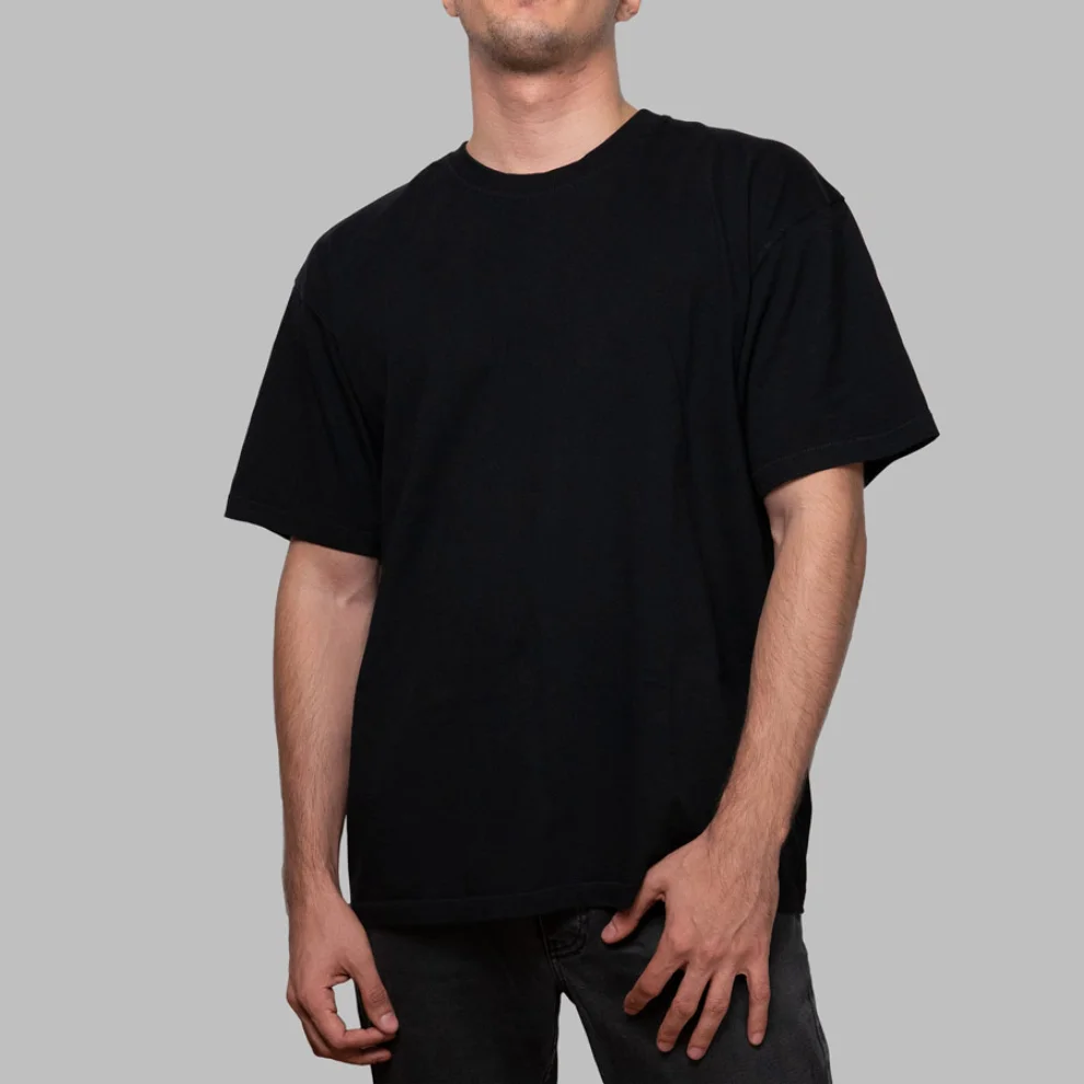 Plain black hotsell shirt h