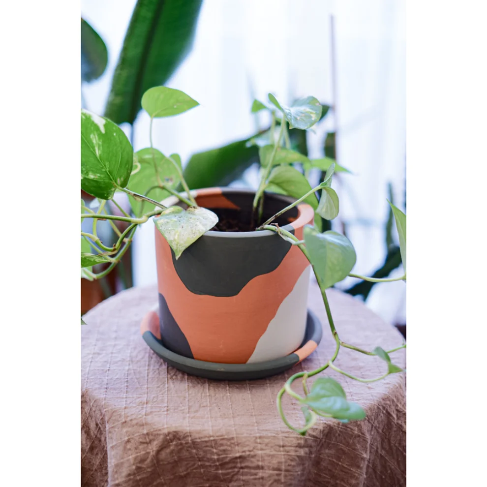 fi.dayy - Terracotta Plant Pot - II
