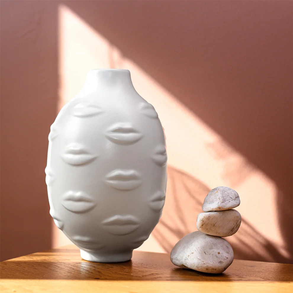 Beige & Stone - Lady Kiss Vase