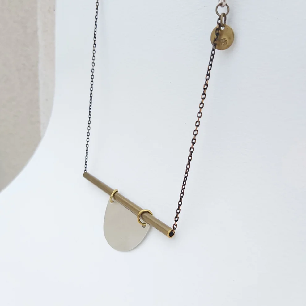 POJWoman by Pelin Özerson - Long Chain Equilibrium Necklace