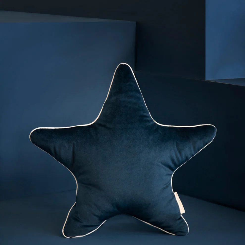 Nobodinoz - Aristote Star Velvet Cushion