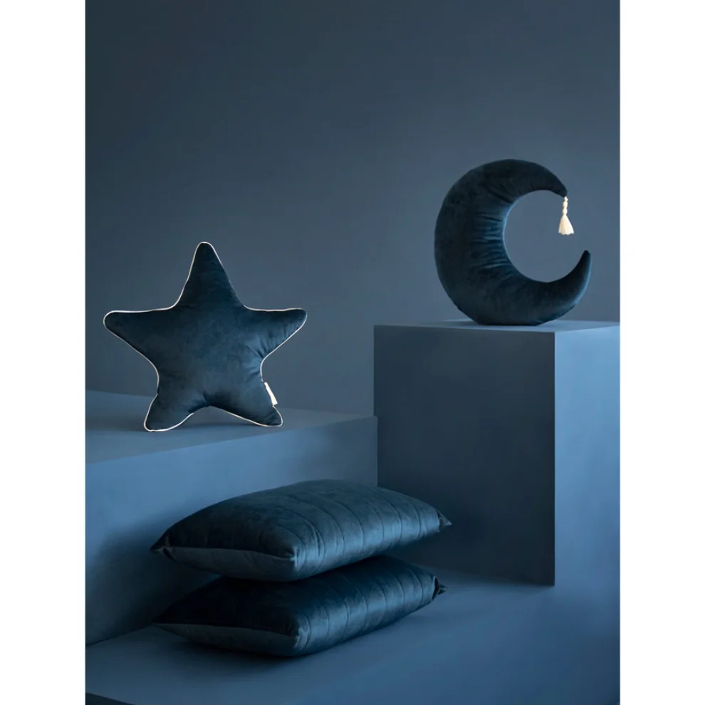 Nobodinoz - Aristote Star Velvet Cushion