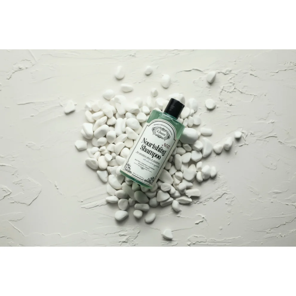 Rosece - Nourishing Shampoo / For Sensitive Skin & Children