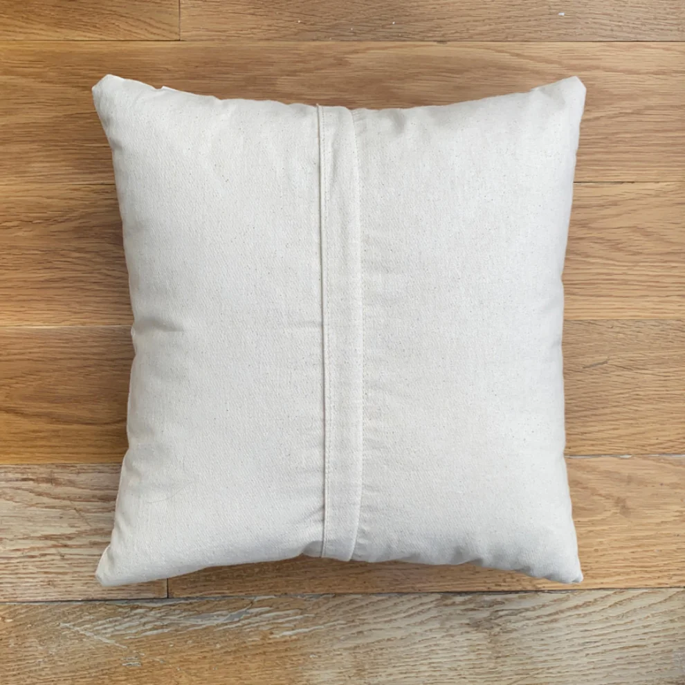 Joynodes - Straw Natural Woven Cushion