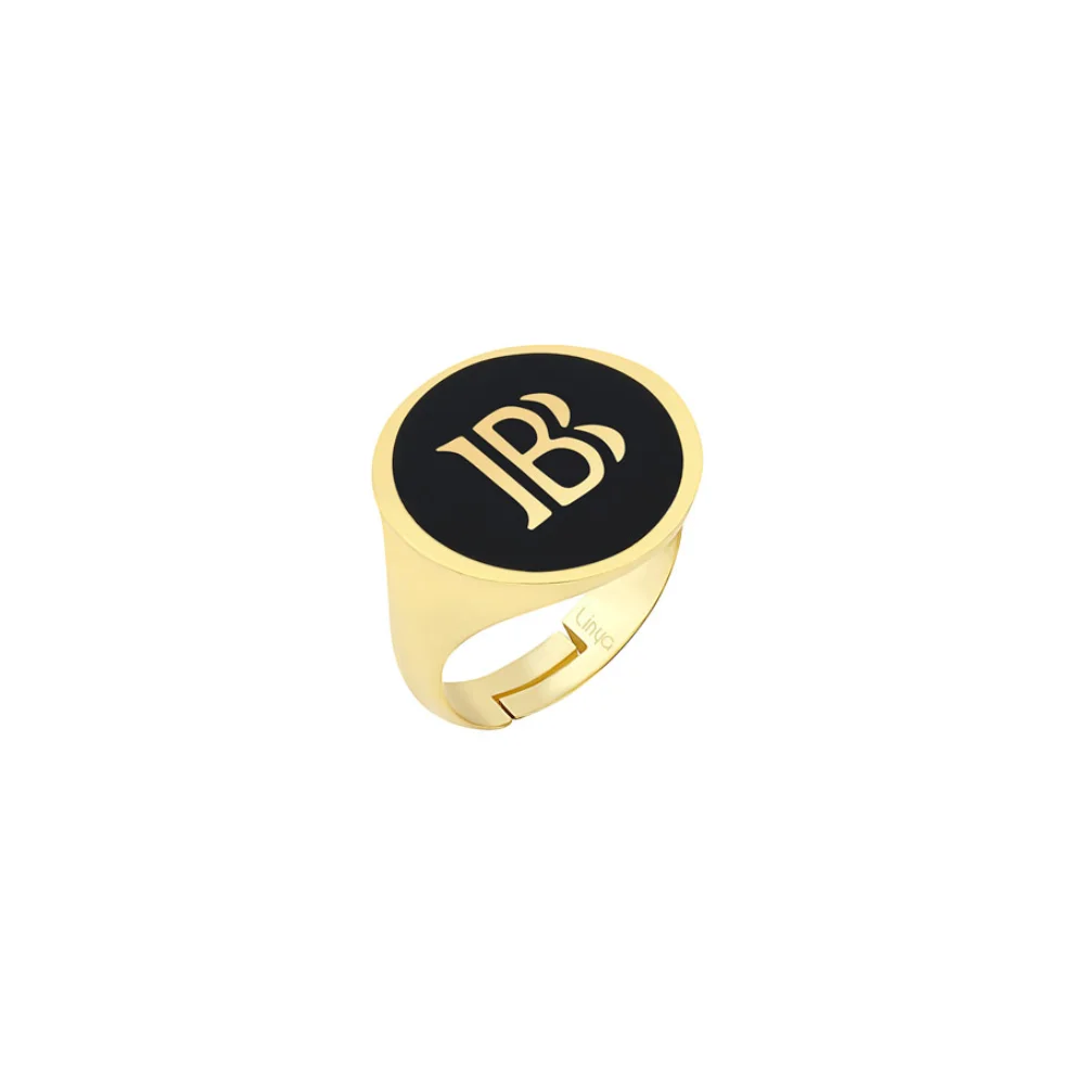 Ring with store letter b