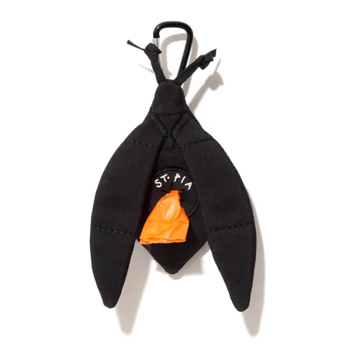 St. Pia - Fly Poop Bag Holder