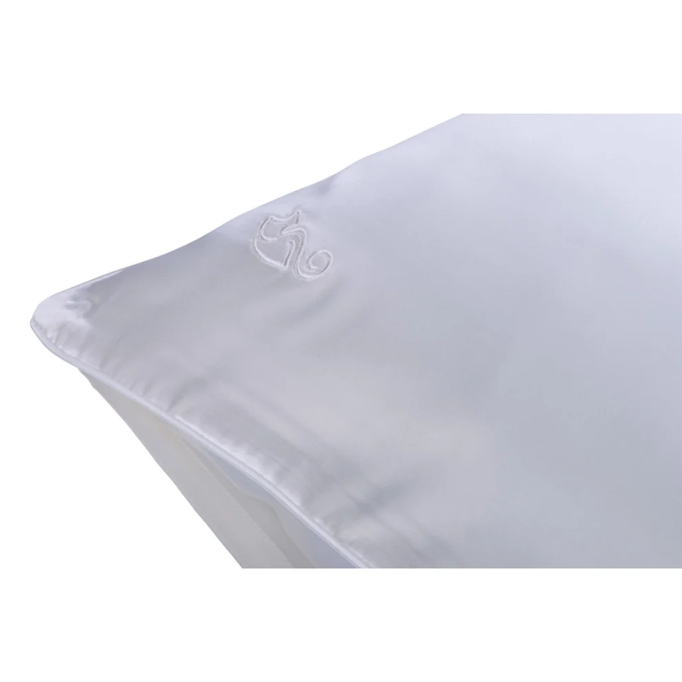 10pm - Mereng Silk Pillowcase