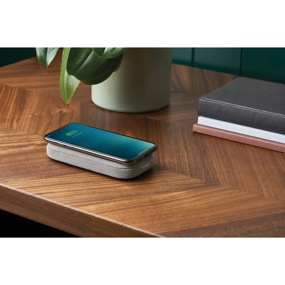 Lexon - Powersound Wireless Charger and Bluetooth Speaker