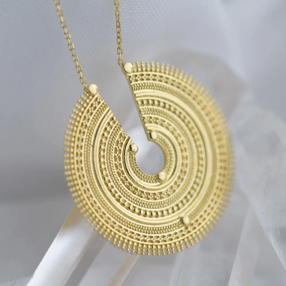 Dila Özoflu Jewelry - Wheel Necklace