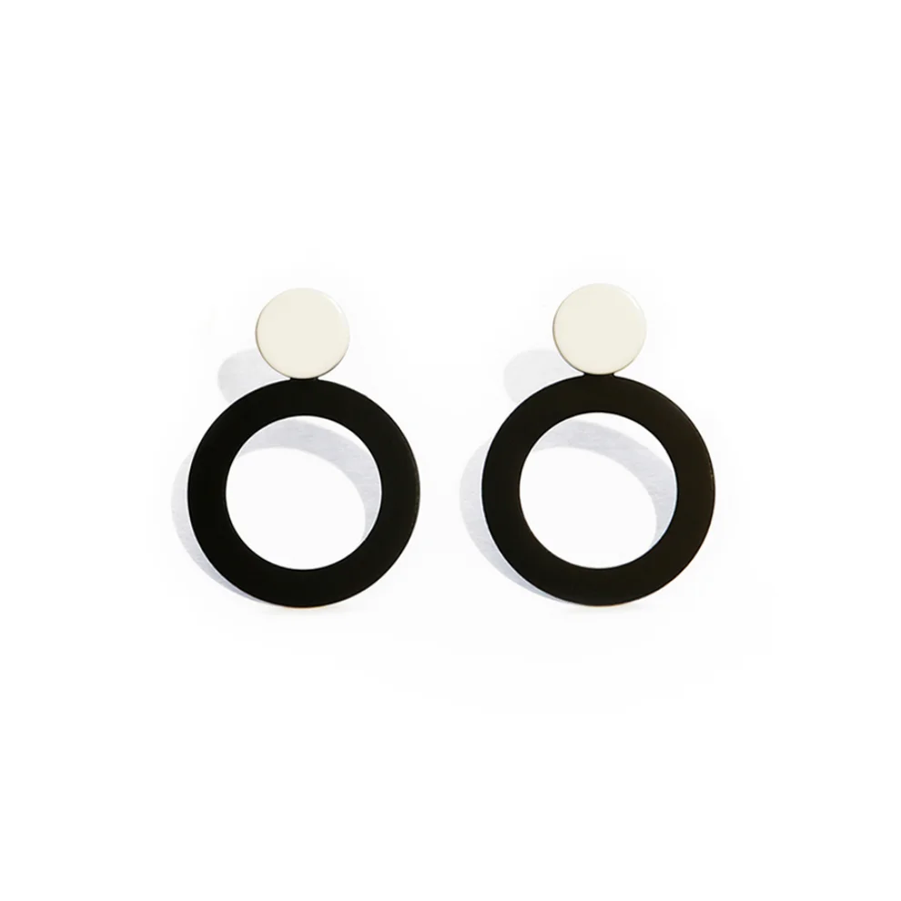 Isuwa - Round Earrings