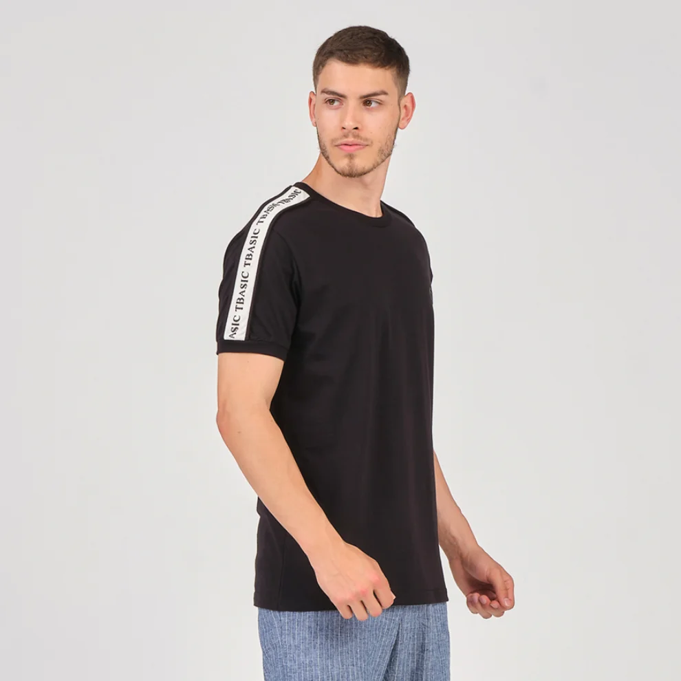 Tbasic - Striped T-shirt S Black | hipicon