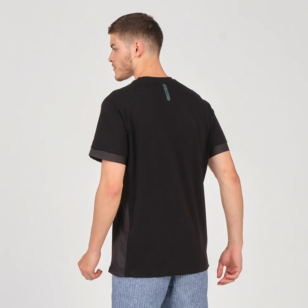 Tbasic - Pocket Basic T-shirt With Cover