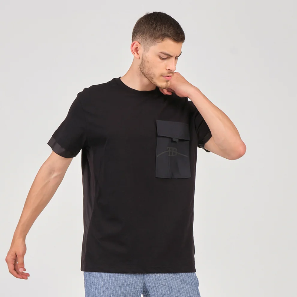 Tbasic - Kapaklı Cep Basic T-shirt