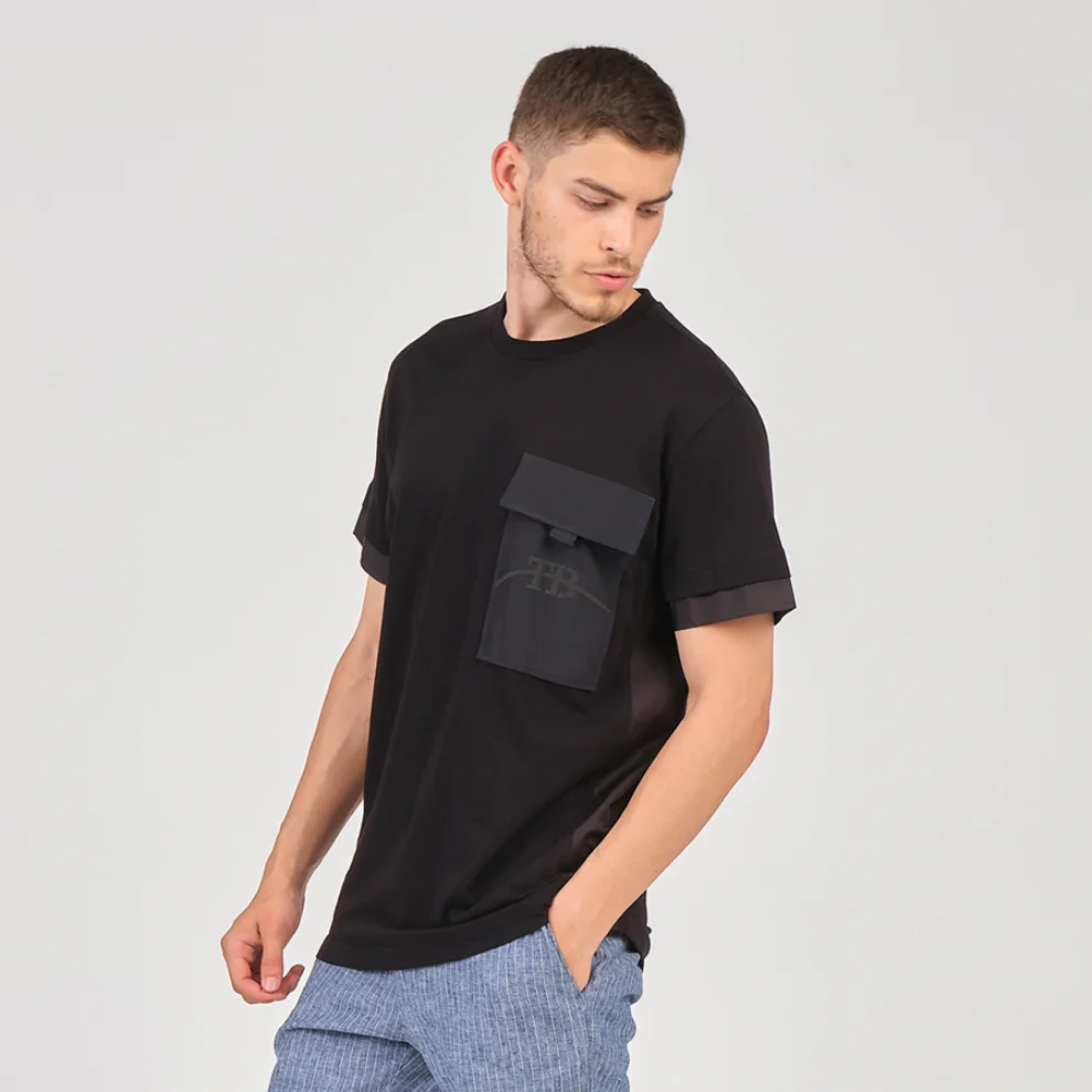 Tbasic - Pocket Basic T-shirt With Cover