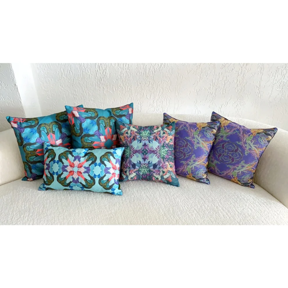 Design Madrigal	 - Lilac 40 Pillow