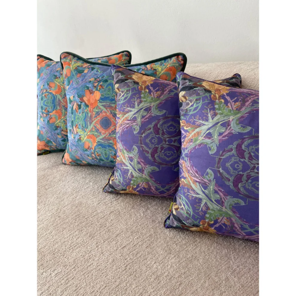 Design Madrigal	 - Lilac 40 Pillow