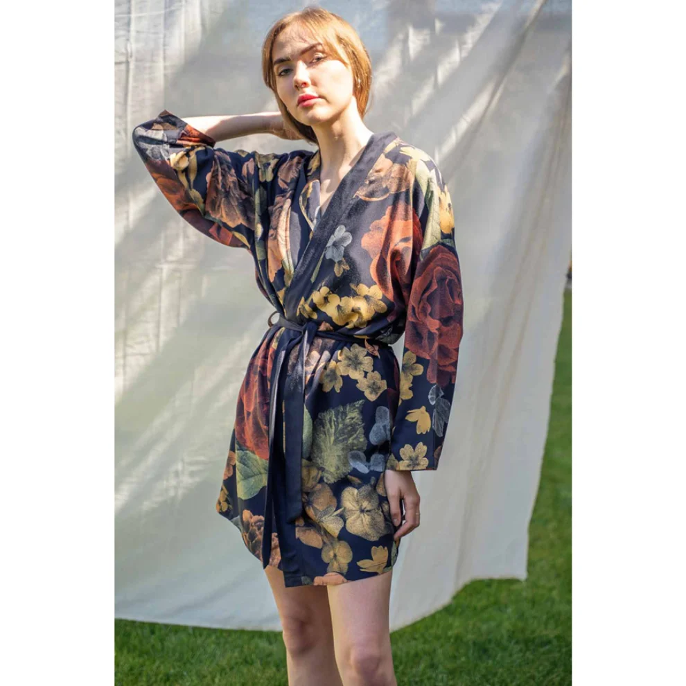 Bed and Beyond - Short Kimono - Secret Garden