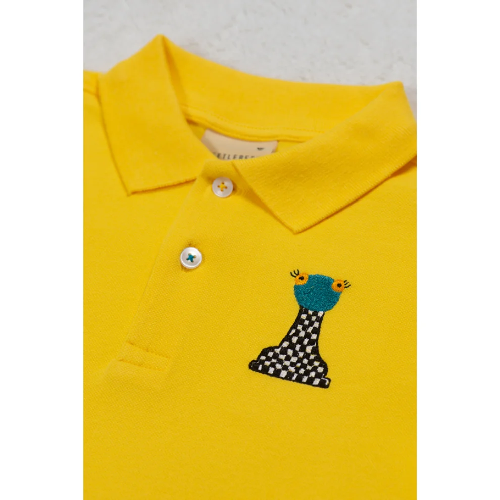 Beetle Beez - Chess The Yellow Frog | Short-Sleeve embroidered Polo T-Shirt