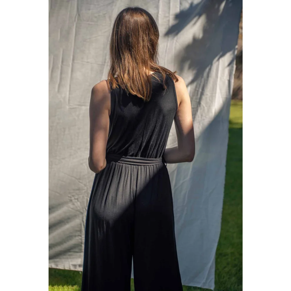 Bed and Beyond - Black Long Jumpsuit