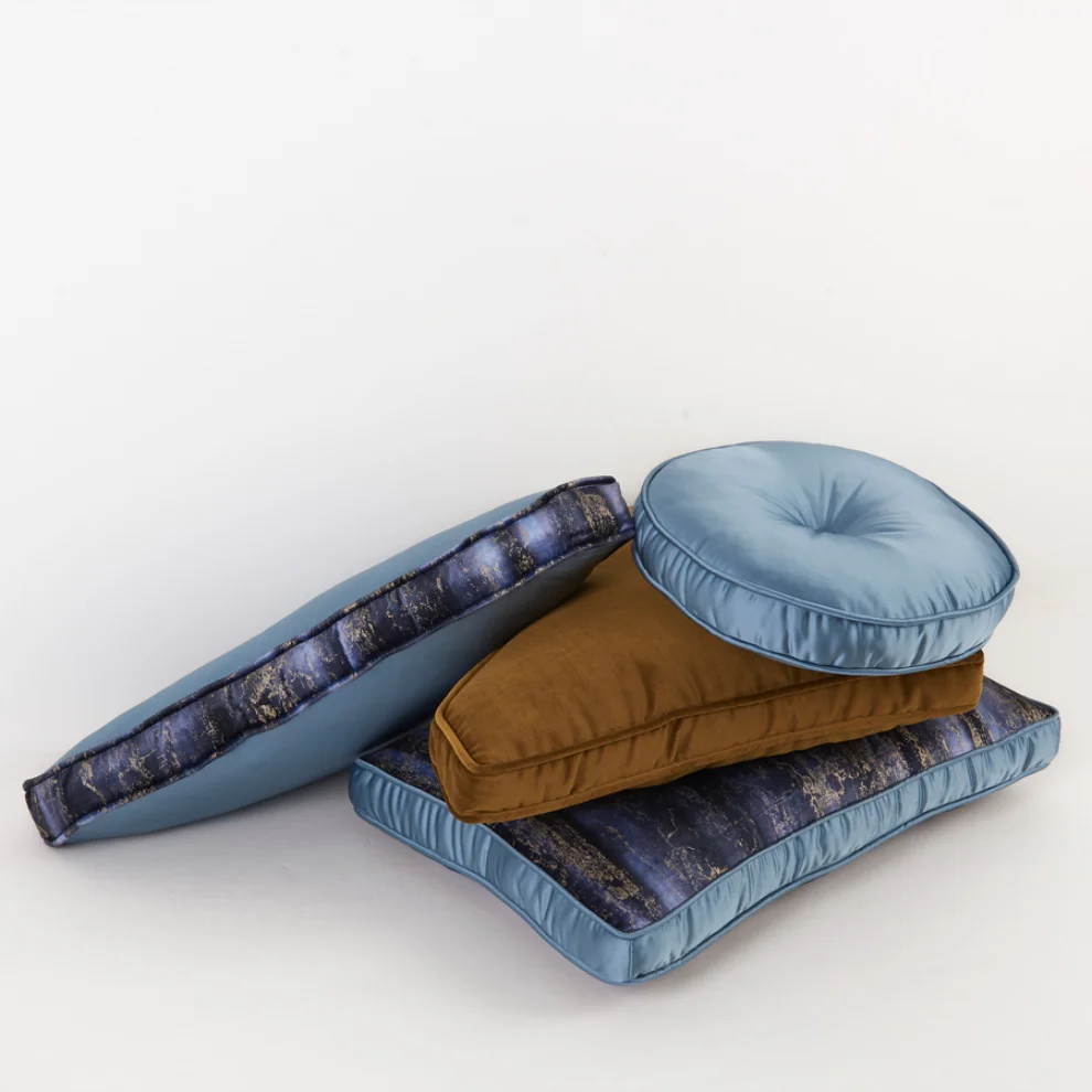 Alpaq Studio - Silk Round Cushion 