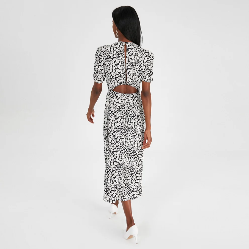 Alleggria - Karya Back Waist Decollete Midi Length Dress