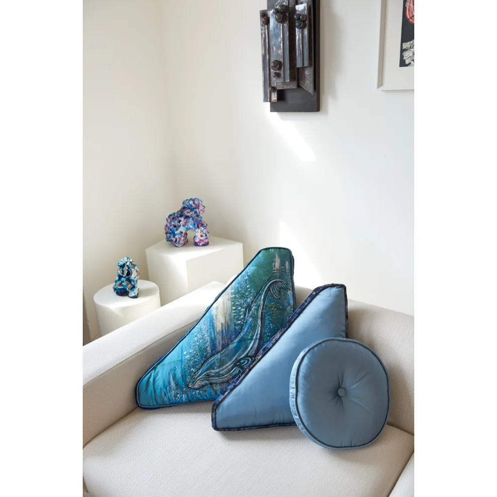 Alpaq Studio - Silk Round Cushion 