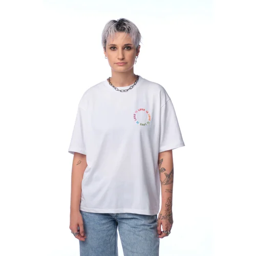 Queerlish - Love is Love Daire Oversize T-Shirt