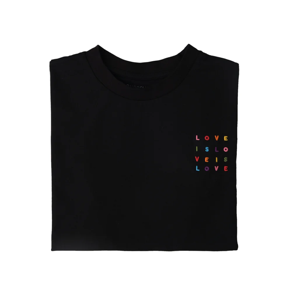 Queerlish - Love is Love Kare Oversize T-Shirt